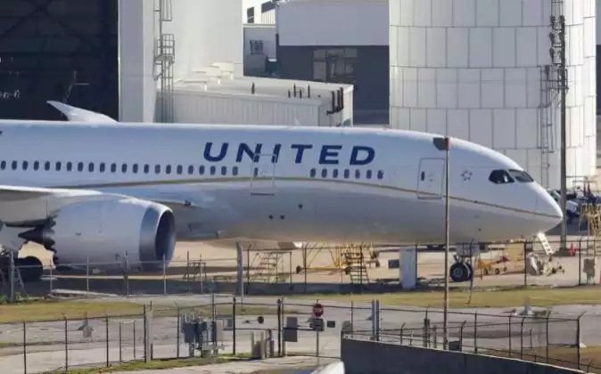 En United Airlines, los 'hackers' vuelan gratis