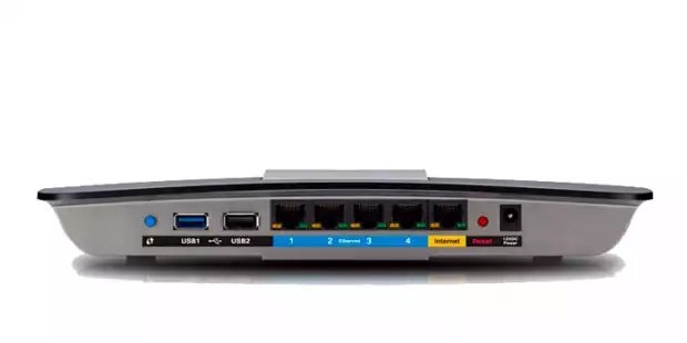 Si tienes un USB en tu router, puedes crear una unidad de red conectando un disco duro externo