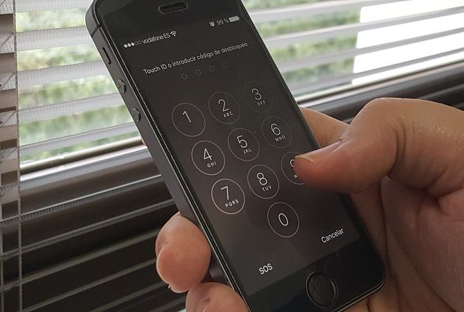 En pleno conflicto judicial, moral y ético entre Apple y el FBI sobre el acceso a los datos personales cifrados del iPhone de uno de los terroristas del atentado de San Bernardino, te explicamos los aspectos claves del caso